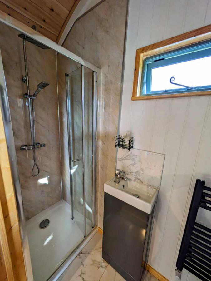 Romantic Nature Retreat, Luxury Glamping & Stargazing Views - Dragonfly Shepherd Hut Yarpole Kültér fotó