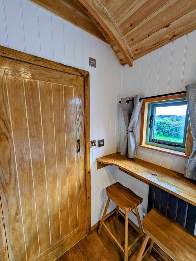 Romantic Nature Retreat, Luxury Glamping & Stargazing Views - Dragonfly Shepherd Hut Yarpole Kültér fotó