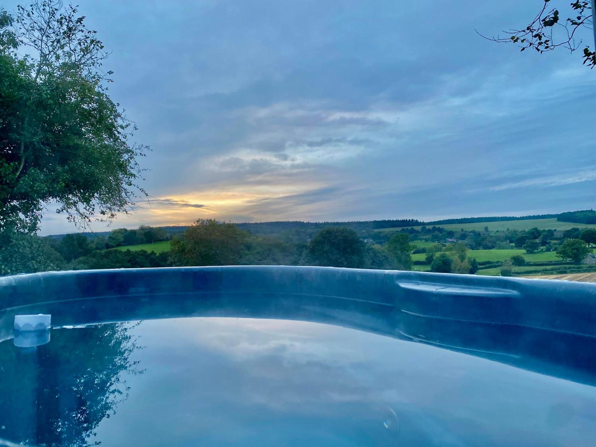 Romantic Nature Retreat, Luxury Glamping & Stargazing Views - Dragonfly Shepherd Hut Yarpole Kültér fotó