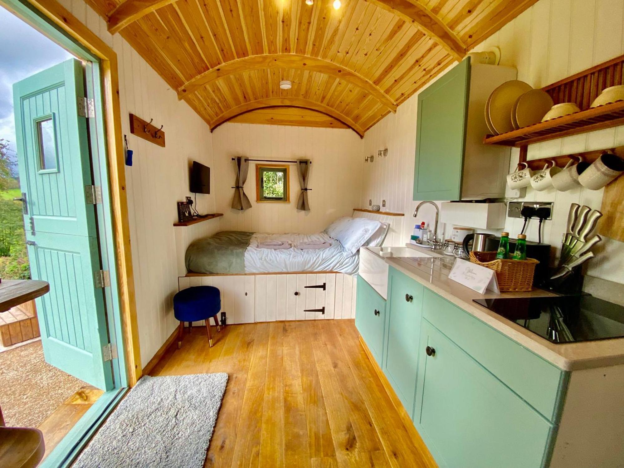 Romantic Nature Retreat, Luxury Glamping & Stargazing Views - Dragonfly Shepherd Hut Yarpole Kültér fotó
