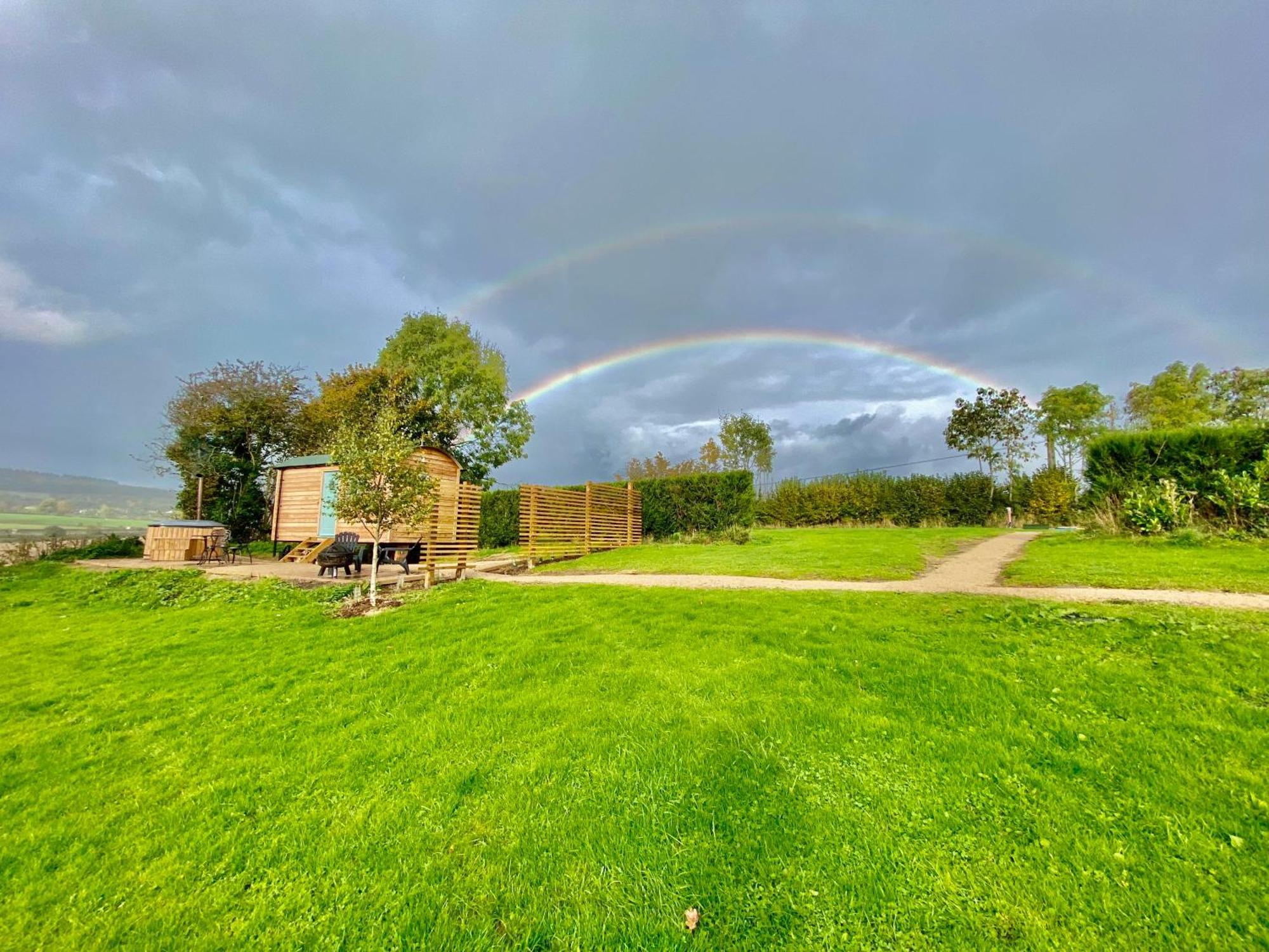 Romantic Nature Retreat, Luxury Glamping & Stargazing Views - Dragonfly Shepherd Hut Yarpole Kültér fotó