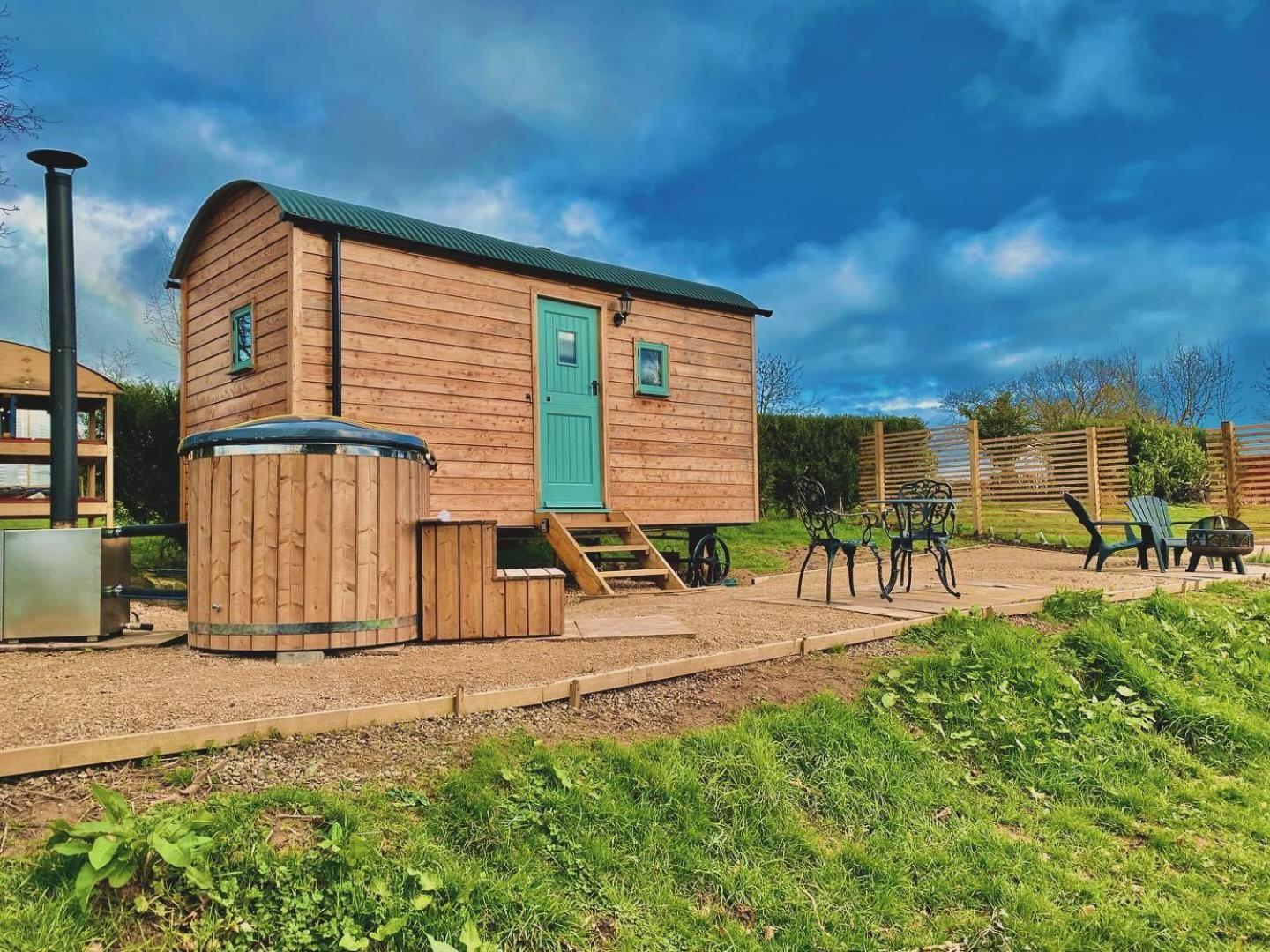 Romantic Nature Retreat, Luxury Glamping & Stargazing Views - Dragonfly Shepherd Hut Yarpole Kültér fotó